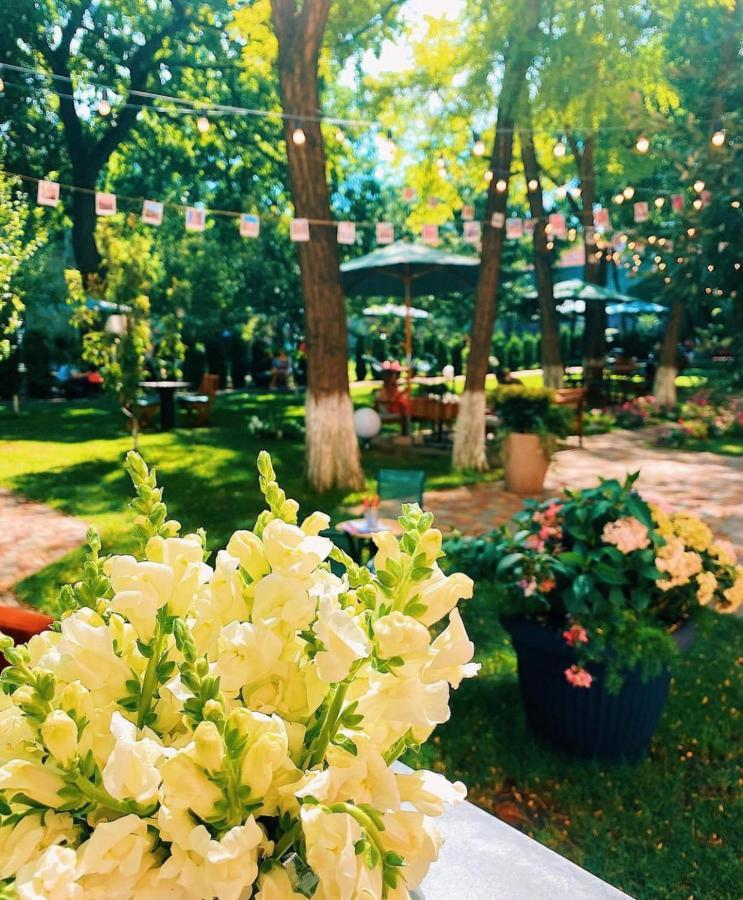 Garden Boutique Hotel Одесса Экстерьер фото